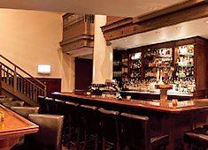 BENJAMIN STEAK HOUSE（株式会社 オーイズミフーズ） ※新店準備室 求人 連日連夜、お客様の笑顔で一杯にします。スタッフのモチベーションは、常に上がっています。