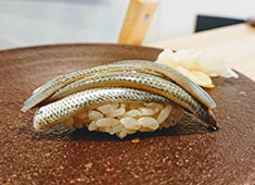 「鮨　りんだ」「らんまる」／株式会社ショートストップ 求人 ▲新鮮な旬の食材はそのままシンプルに。手間を加えてこそ一層美味しくなるものには丁寧に仕事を施します。