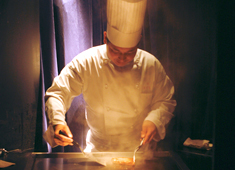 Restaurant & Bar MASQ／株式会社Gコンセプト 求人 こんな食材どうだろう？このソースいいんじゃないかな？など、皆で考えてメニュー作りを進めていけたらと思っています。
