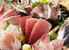 株式会社ダイナックホールディングス(サントリーグループ・東証2部上場企業) 求人 大きな事業規模を持つ会社だから実現できる仕入れ力を活かし、全国から様々な食材が集まります。