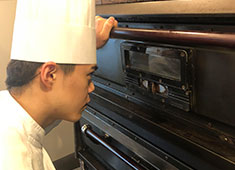 PATISSERIE NAOKI（パティスリー ナオキ） 求人 全員で楽しむ時間と、集中して作業する時間、メリハリをつけて働ける勤務環境です！
