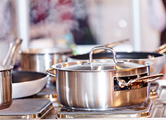 鷺沼 初代※新店舗開業準備室 求人 清潔感溢れる店内は丁寧な仕事をしたい方にも最適。