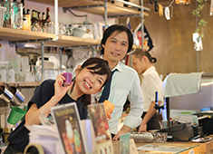 「EAT MORE GREENS」「eat more SOUP＆BREAD」／株式会社ビッグイーツ 求人 笑顔で気持ちよく働ける職場。当たり前のようで、とても大切な環境です！