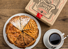 株式会社ファンゴー／「GRANNY SMITH APPLE PIE & COFFEE」「CAFE FUNGO」「CROSSROAD BAKERY」 求人 グラニースミスのアップルパイは、当社を代表する人気商品！経験者は新たなアップルパイの企画にも参加できます！