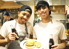 株式会社ファンゴー／「GRANNY SMITH APPLE PIE & COFFEE」「CAFE FUNGO」「CROSSROAD BAKERY」 求人 若手～ベテランまで幅広く在籍！気が合う仲間や同世代のスタッフが必ずいます！いいヤツばかりなのでご安心ください。