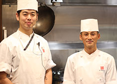 礼華 求人 上記インタビューのスタッフ！
（左：新井さん・右：ミッドタウン料理長木村さん）