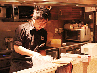 「DINNING BAR Chou Chou シュシュ」／株式会社アイズ　飲食事業部 求人