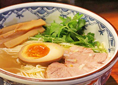 銀座　梵天 求人 手作りにこだわりるラーメン！
経験に合わせてお教えいたしますので未経験でも大丈夫！