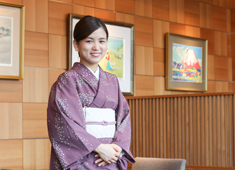 株式会社 柿安本店 （レストラン営業部・惣菜営業部・料亭 柿安）　※ジャスダック上場企業 求人 新店舗では和装ホールサービスも募集中！二部式の着物での勤務も可能です。