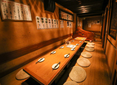 酒処 十徳 求人 お店の内装もスタッフたちが作っているんですよ！まさに手作りの居酒屋です。