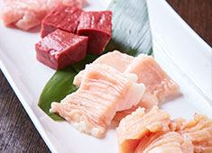 「虎2nd（仮称）」「焼肉 虎（たいが）」／株式会社 ヒデムネ 求人 お客様に対してはもちろん、仲間への「おもてなし」も大切にしています。