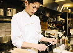 CENTO ANNI（チェントアンニ）etc.／株式会社 ハルズプランニング 求人 20代・30代のメンバーが中心の若い会社です！手作りにこだわり、お互いが切磋琢磨し成長し合える環境です。
