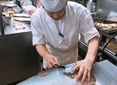 魚可津 求人 魚を捌くスキルはどこよりも身に付きます！