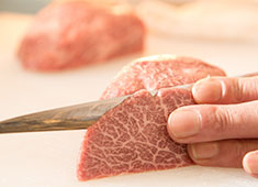 「うしのすけ」「二代目うしのすけ」／ケイコミュニケーション 求人 ▲お肉は最上級！副菜に至るまで手づくりする料理にはこだわっています。