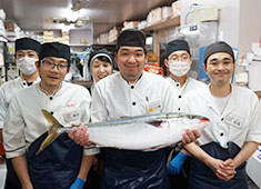 Food Store Aoki（フードストア あおき）※東京豊洲店／株式会社あおき 求人 年齢不問！幅広い年齢層のメンバーが活躍しています。