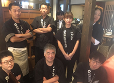 いかの墨／よね蔵グループ 求人 新潟食材を豊富に取り扱ってます。使用するのど黒やまぐろは毎朝、佐渡沖や築地からの直送便で届いています。