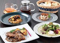 創作イタリアンレストラン＆ベーカリーカフェ／株式会社フローラ企画 求人 素材重視のグリル料理やパスタを提供！地元の良い食材を発信していきましょう。