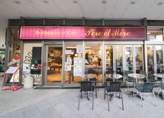 Boulangerie et Cafe Pere et Mere（ペル・エ・メル） 求人 イートイン・テラス席でパンやコーヒーを楽しむ事もできます。