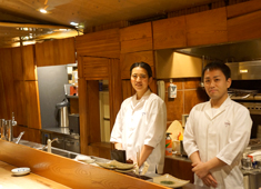 「並木橋 なかむら」「味のなかむら」「六本木 蕎麦前 山都」、他 求人 【麻布笄町 味のなかむら】広尾
客席数70席　客単価8500円
勤務店舗は終電を考慮し配属を決定します。
