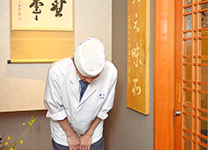 日本料理　櫻川 求人 10年以上前に業界未経験で入社！ふぐ調理師免許を取得するまでに成長しました！