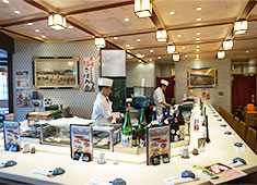 江戸前寿し 回転寿し 立ち食い寿し 「寿し常」／株式会社 豊田 求人 鮮魚の仕入れや販売事業も軸としており、新鮮な魚介類を仕入れできるノウハウあり！旬の素材を扱える環境です！