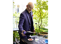 KNOCK CUCINA BUONA ITALIANA（ノック クッチーナ ボーナ イタリアーナ）／株式会社マザーレストランツ 求人 ▲各店舗にソムリエが在籍！ワインを学びたい方やソムリエを目指す方、全面サポートします！
