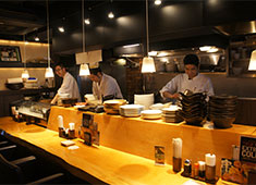 角打（かくうち）／株式会社サンケイ会館 求人 料理人が活躍するお店！新メニューの提案なども大歓迎です。