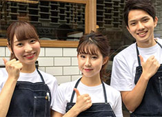 ダイニングイノベーショングループ／(株)ダイニングイノベーション、(株)すみれ、(株)BRAVAS 求人 充実した福利厚生でスタッフ満足度も◎５年１０年腰を据えて働ける環境です。