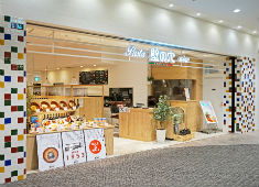 株式会社 壁の穴 求人 オープンしたばかりのテラスモール湘南店。今後さらに出店を予定。直営店舗はもちろん、社内独立店舗も可能。