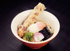 株式会社 壁の穴 求人 ぎゅっとしたコシとのどごしの良い麺といりこの出汁がきいた、本場讃岐うどん。独立成功者も多数輩出。