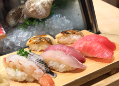 「寿司・和食 魚がし日本一 」「和食 青ゆず寅」「青柚子」／株式会社にっぱん 求人 寿司、和食、洋食業態を47店舗を展開中！外食業界としては珍しく、大田市場・豊洲市場の水産物セリ権を持つ企業です