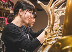 SCHMATZ（シュマッツ）／カイザーキッチン株式会社 求人 日本語以外も、英語やドイツ語が飛び交う国際色豊かな環境です！いい意味で日本らしくない社風も魅力です！