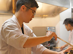株式会社SEASONING（シーズニング）／定食屋 石榴（ざくろ）、ほか 求人 居酒屋以上、割烹未満の和食店も展開しています。和食を学びたい、活かしたい方も歓迎いたします。