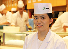 株式会社 梅丘寿司の美登利総本店 求人 女性職人も活躍中！お客様を笑顔にする仕事を一緒にしていきましょう！