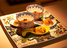 株式会社 プレジャーフーズ 求人 旬や走りを大切にする江戸前鮨の伝統を守りながらも、斬新なメニューや美しい盛り付けでお客様を楽しませています。