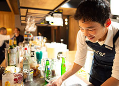 「CHEESE CHEESE & Meat. COMTE」「T.G.HEARTH」「Bistro Wine Cafe Hearth」「Bistro Wine Cafe Le Coq Roti」(株式会社インテリジェントプランナー) 求人 スタッフ間のコミュニケーションも抜群だからこそ、長く働く社員が多数！女性スタッフも沢山活躍しています。