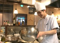 CUCINA IL TETTO／クッチーナ イル テット 求人 ★初めまして！前菜・ドルチェをメインに担当しています。小さな温かいお店なので働きやすい雰囲気ですよ。