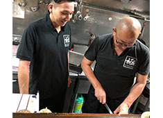 新宿食肉センター極／南越谷食肉センター極、他 求人 給与は前職給与を考慮し査定！前職給与以上を狙える給与制度を完備しています。
