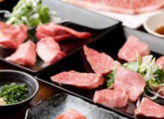 新宿食肉センター極／南越谷食肉センター極、他 求人 母体企業の強みを活かし、上質な肉を扱うため、肉のプロフェッショナルになれる環境です！