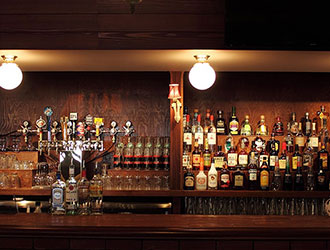 Byrd's Grill&Bar（バーズグリルアンドバー）／Troubadour（トルバドール）／BUBBLE OVER（バブルオーバー） 求人