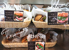 「トラットリアアルポンテ」「いちcafe」 求人 カフェも併設しカフェスタッフとしてのステージもご用意！
