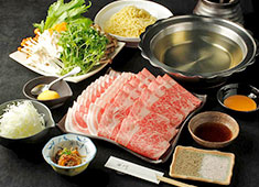 にんぎょう町 谷崎／塚越商事 株式会社 求人 お肉料理が好きな方、和食を勉強したい方、創作料理に興味のある方、是非チャレンジしてみてください！