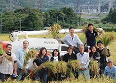 室町 美はま／株式会社 fun function 求人 生産地へ伺う産地研修。食材の知識や生産現場の苦労を学んだり、生産者・町長などと触れ合いながら交流を深めます。