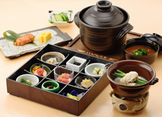 横浜みなとみらい 万葉倶楽部 求人 ひとつ上の満足感を味わえる「お食事処 万葉庵」。