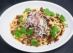 SHIBIRE NOODLES 蝋燭屋（ロウソクヤ） 求人 「汁なし担々麺」
一口目にガツンと山椒の香りが口の中に広がり、あとから香りが追いかけてくる逸品。