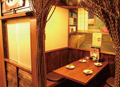 「すみやき家 串陣 高幡不動店」「串屋横丁 高幡不動店」／株式会社 インフィニット 求人 内装も自社で手作りしています！