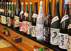 渋谷 鳥市／株式会社 遠州山一 求人 一品料理に合う、日本酒や焼酎も豊富に揃えています。