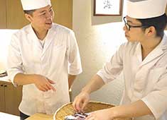 株式会社 プレジャーフーズ 求人 稼ぎたい方に向けては従来どおりの休日体系を、お休み重視の方には新たな制度を提案しています。