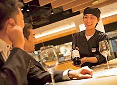 株式会社モスダイニング（株式会社 モスフードサービス100%出資） 求人 若くても、頑張り次第で料理長を目指せます！