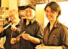 西麻布 角屋（カドヤ）／株式会社Yクリエイト 求人 【仕事の流れ】15：30（出勤）→仕込み作業→17：00（開店）→営業終わりまで仕込みを並行しつつ営業。